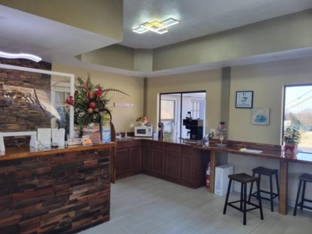 Smokies Inn - New Linens & Ultrafast Wifi - Friendliest Hospitality Guaranteed! Kodak Zewnętrze zdjęcie