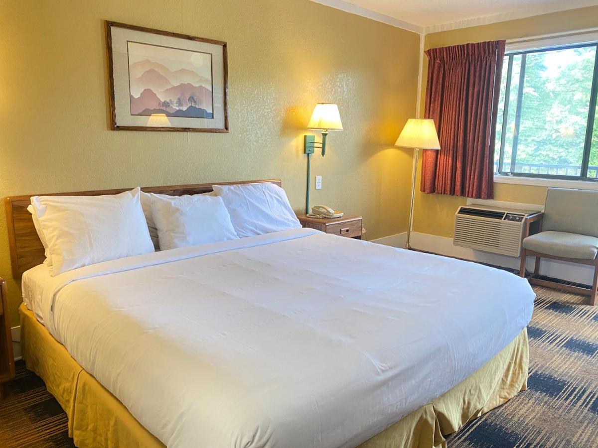 Smokies Inn - New Linens & Ultrafast Wifi - Friendliest Hospitality Guaranteed! Kodak Zewnętrze zdjęcie